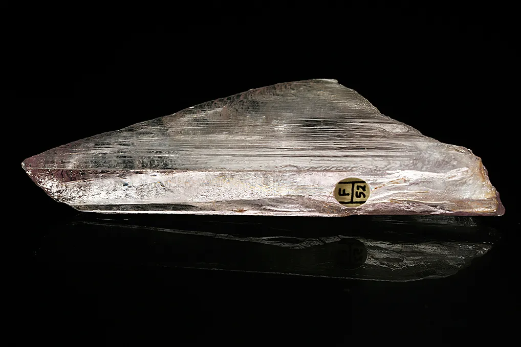 Spodumene var. Kunzite - image 3