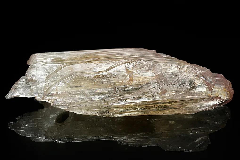 Spodumene var. Kunzite - image 4