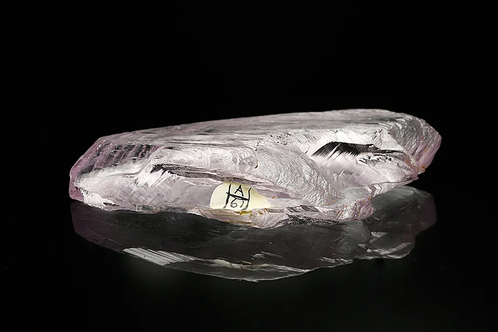 Spodumene var. Kunzite - image 3
