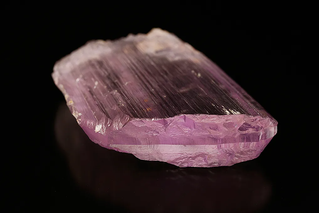 Spodumene var. Kunzite - image 4
