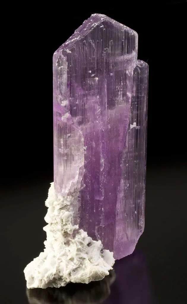 Spodumene Var. Kunzite - image 2