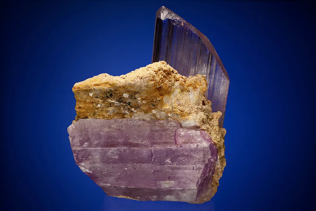 Spodumene var. Kunzite - image 2