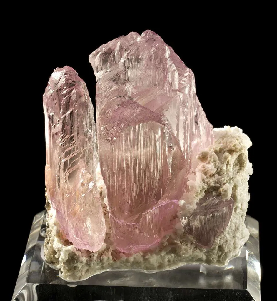Spodumene Var Kunzite on Stilbite - image 2