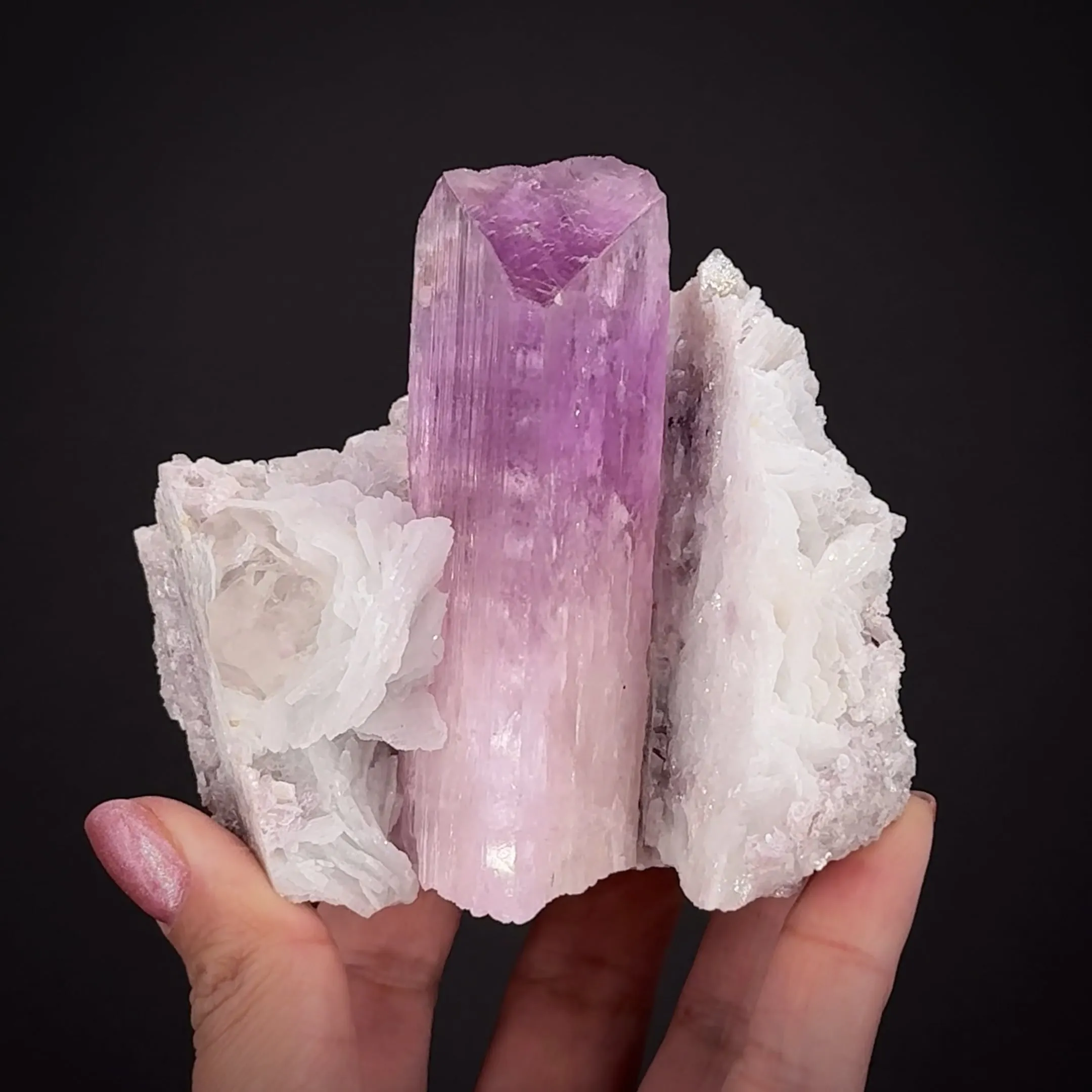 Spodumene var. Kunzite with Cleavelandite - image 2
