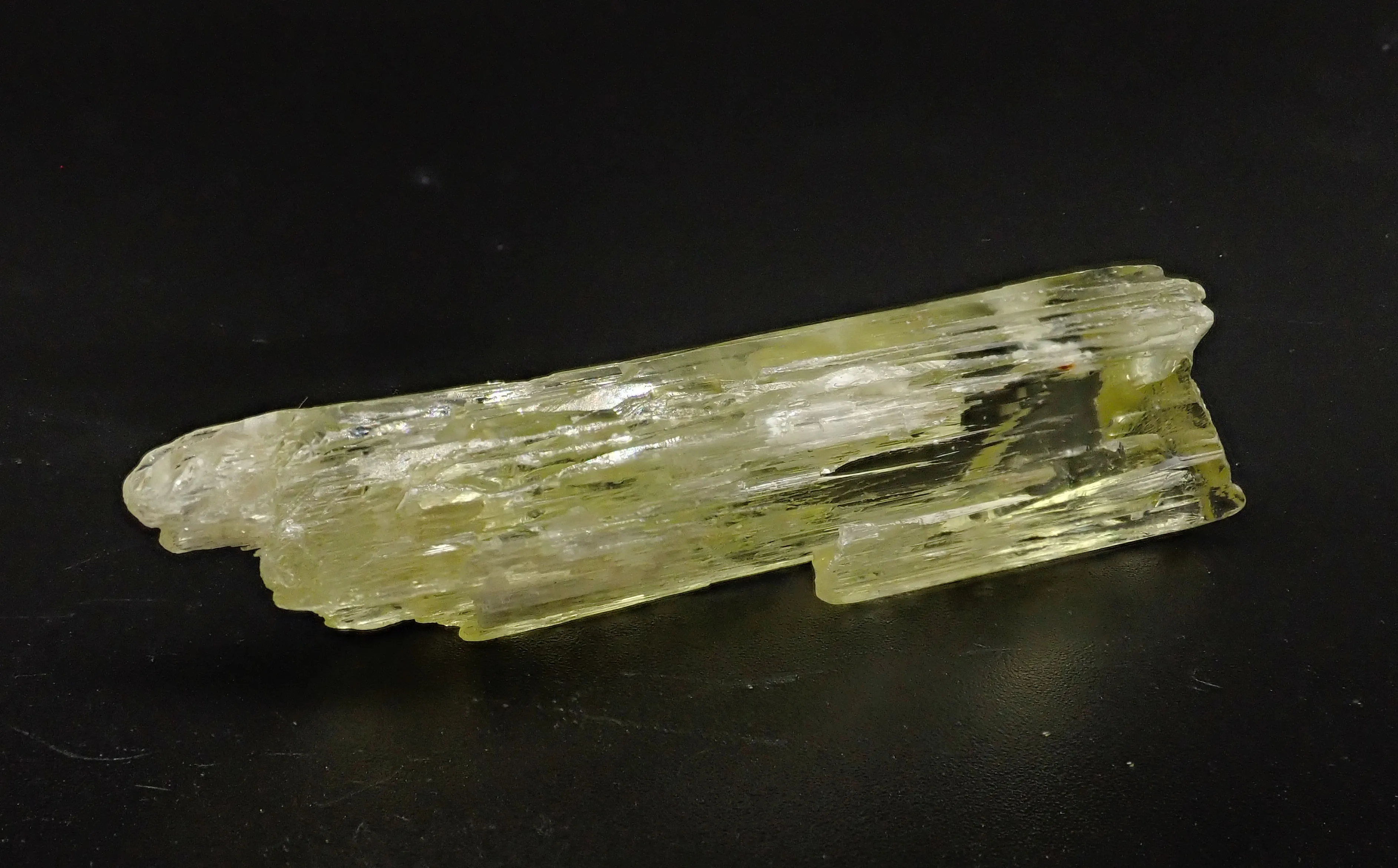 Spodumene, variety Hiddenite - image 4