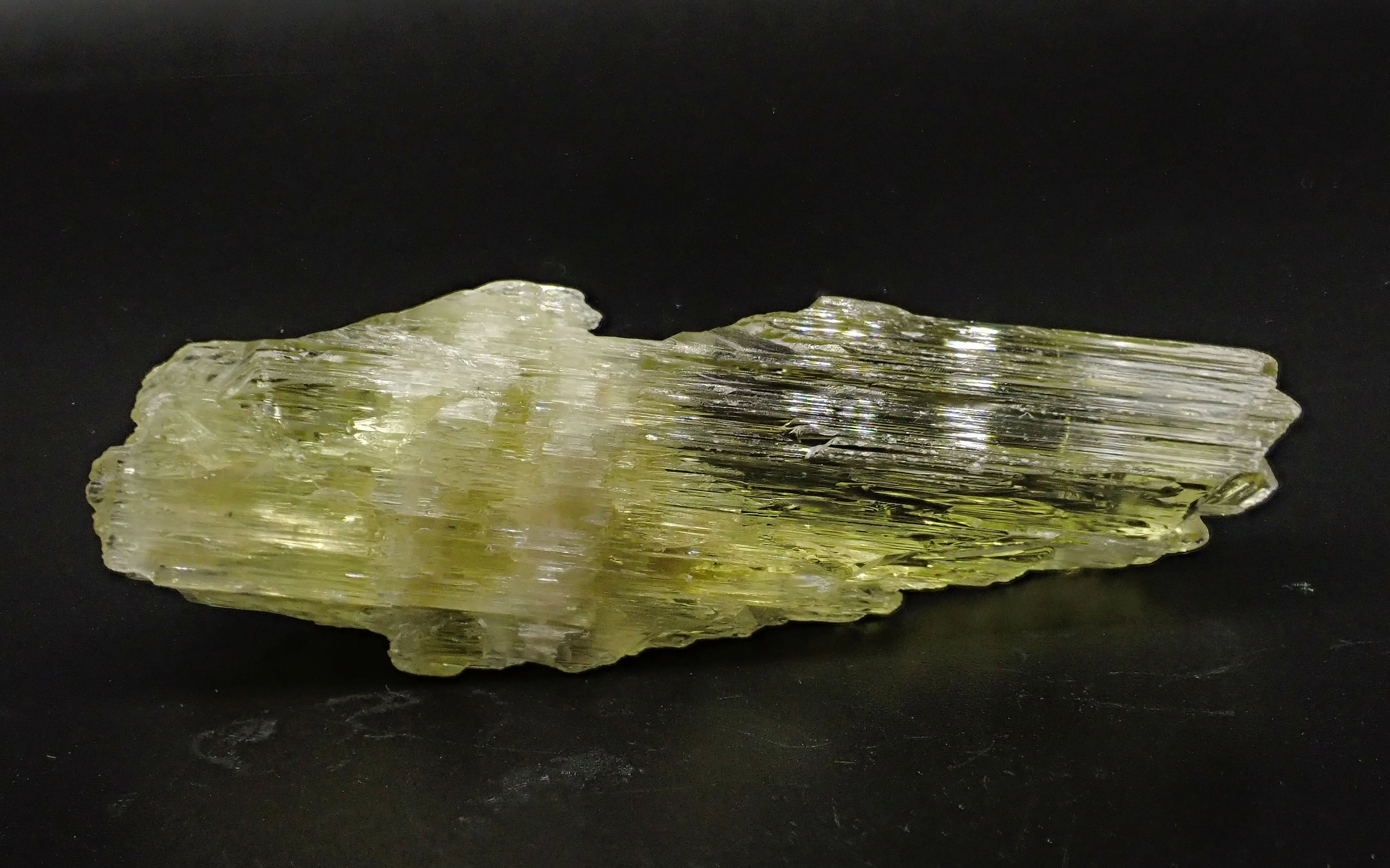 Spodumene, variety Hiddenite - image 4