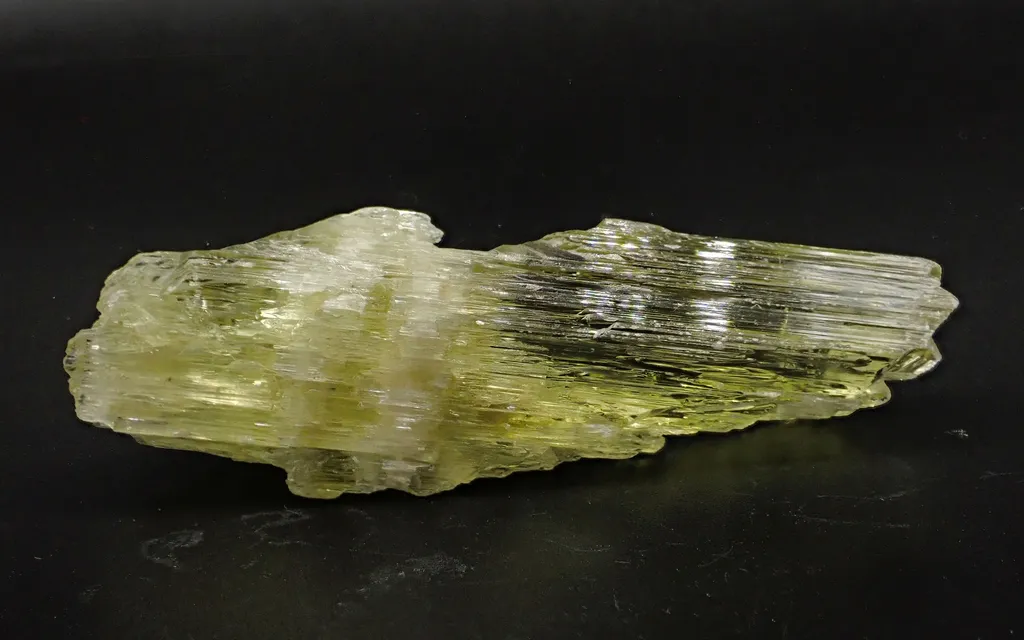 Spodumene, variety Hiddenite - image 4