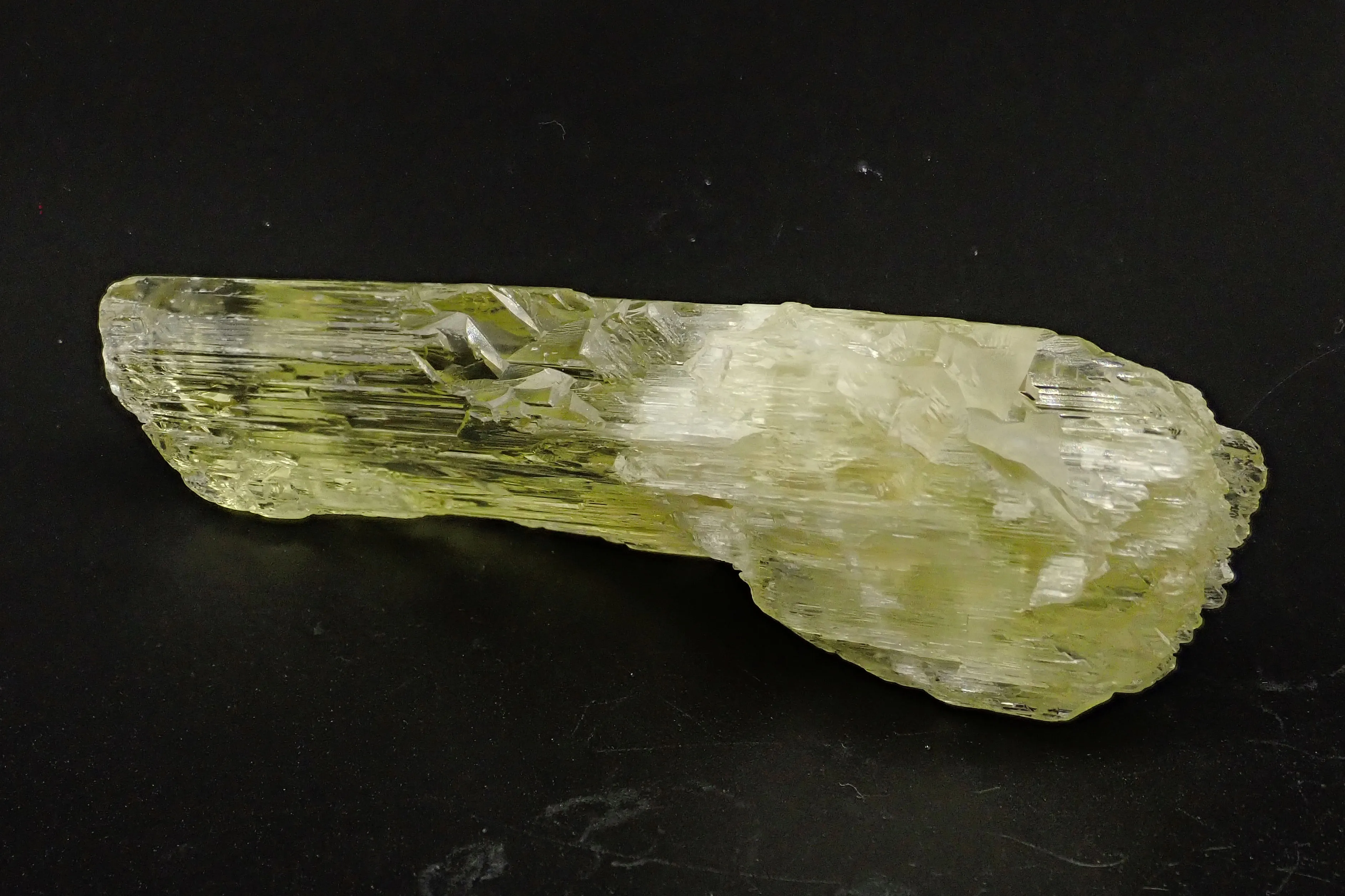 Spodumene, variety Hiddenite - image 3