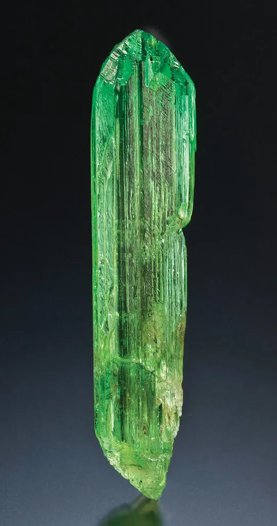 Spodumene (variety Hiddenite) image