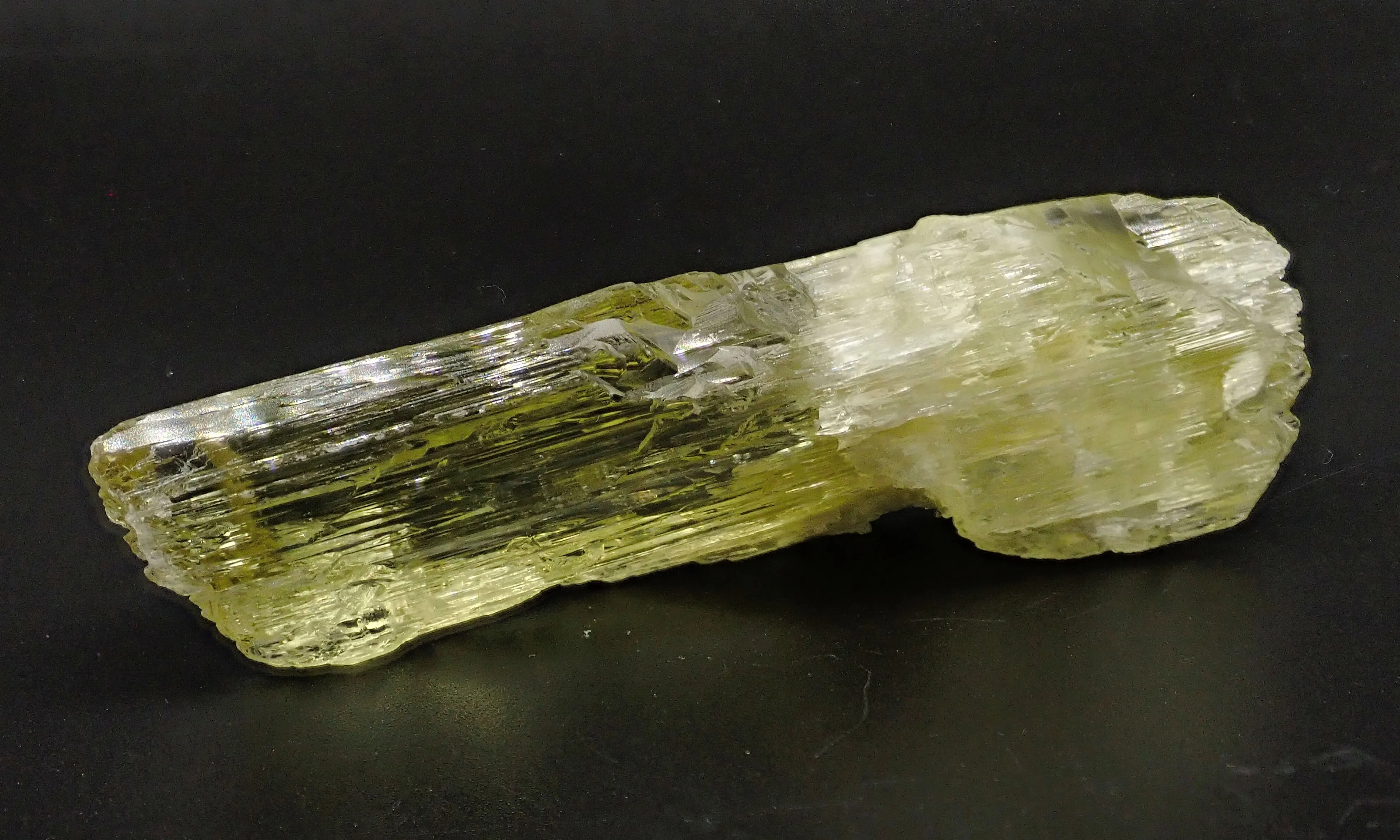 Spodumene, variety Hiddenite - image 2