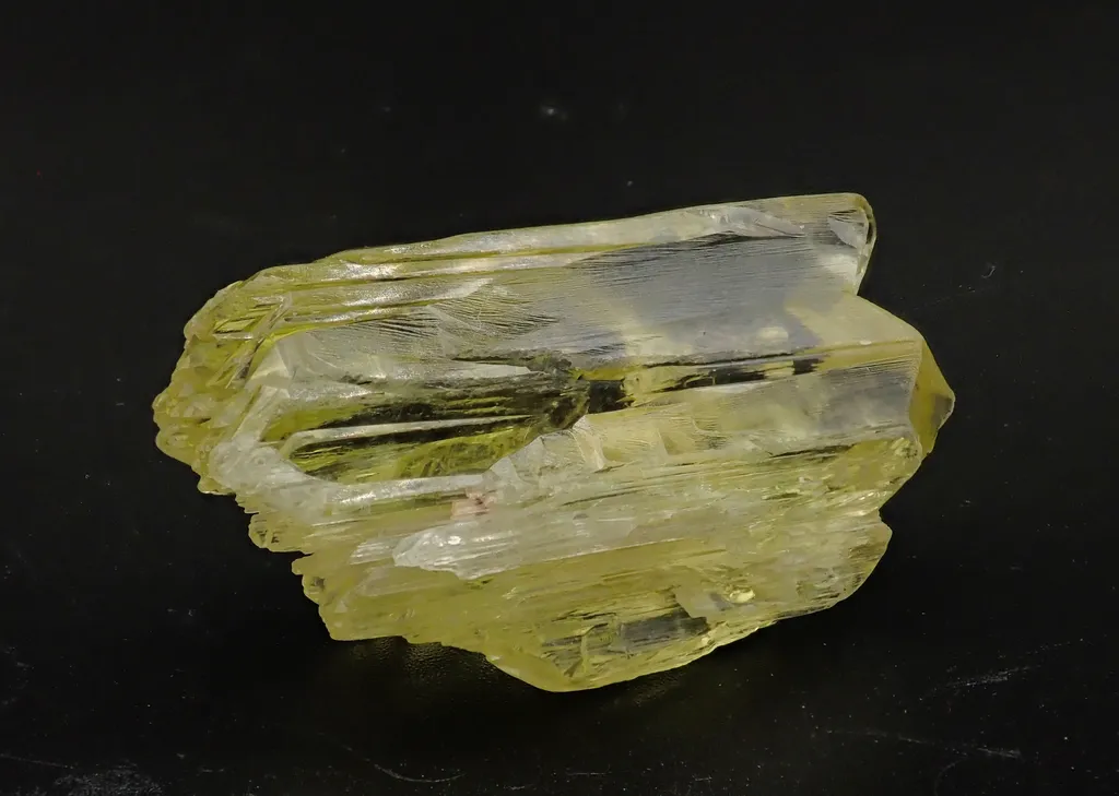 Spodumene, variety Hiddenite image