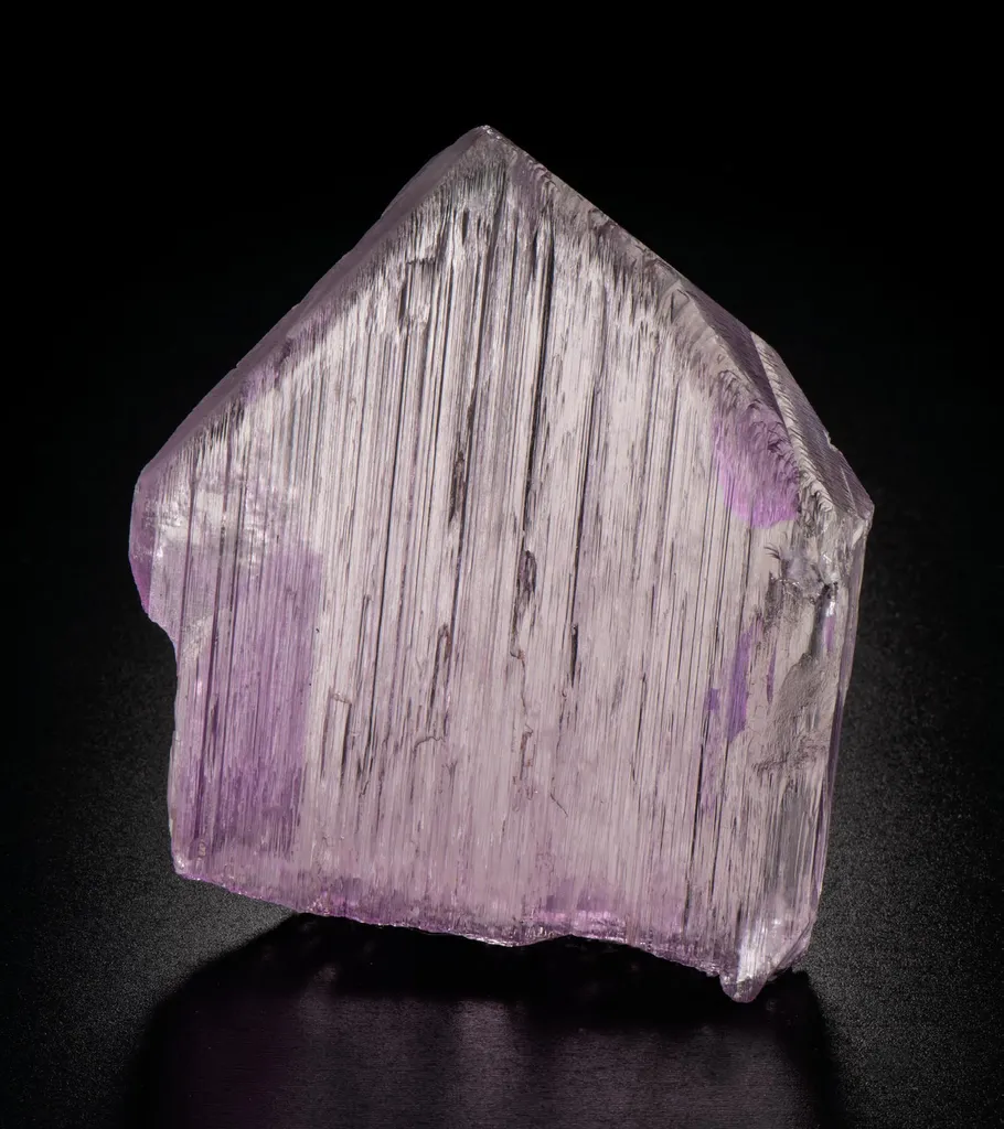 Spodumene (variety Kunzite) image