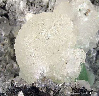 Stellerite, Epistilbite, Fluorapophyllite - image 2