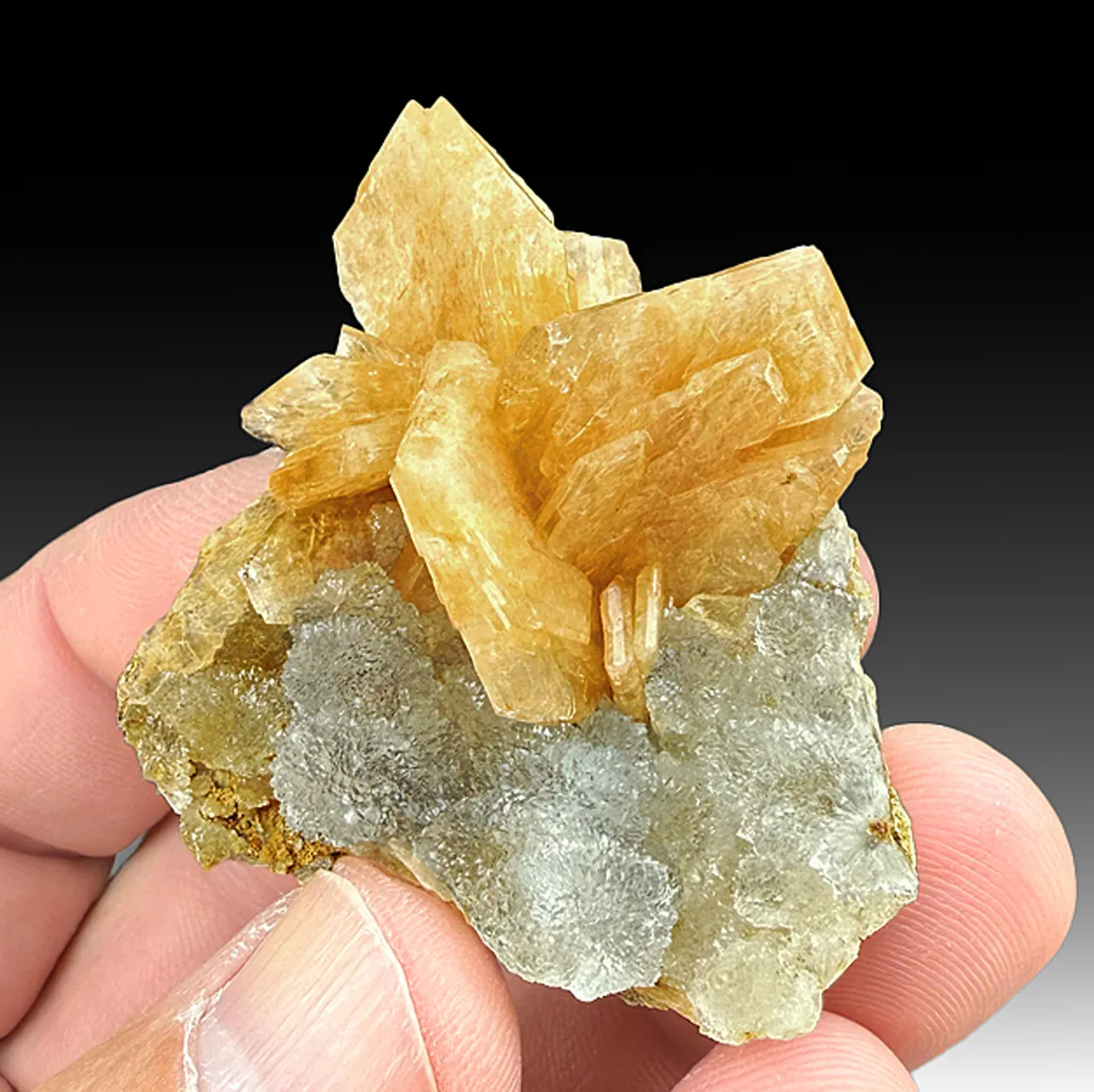 Stellerite with Quartz - image 1