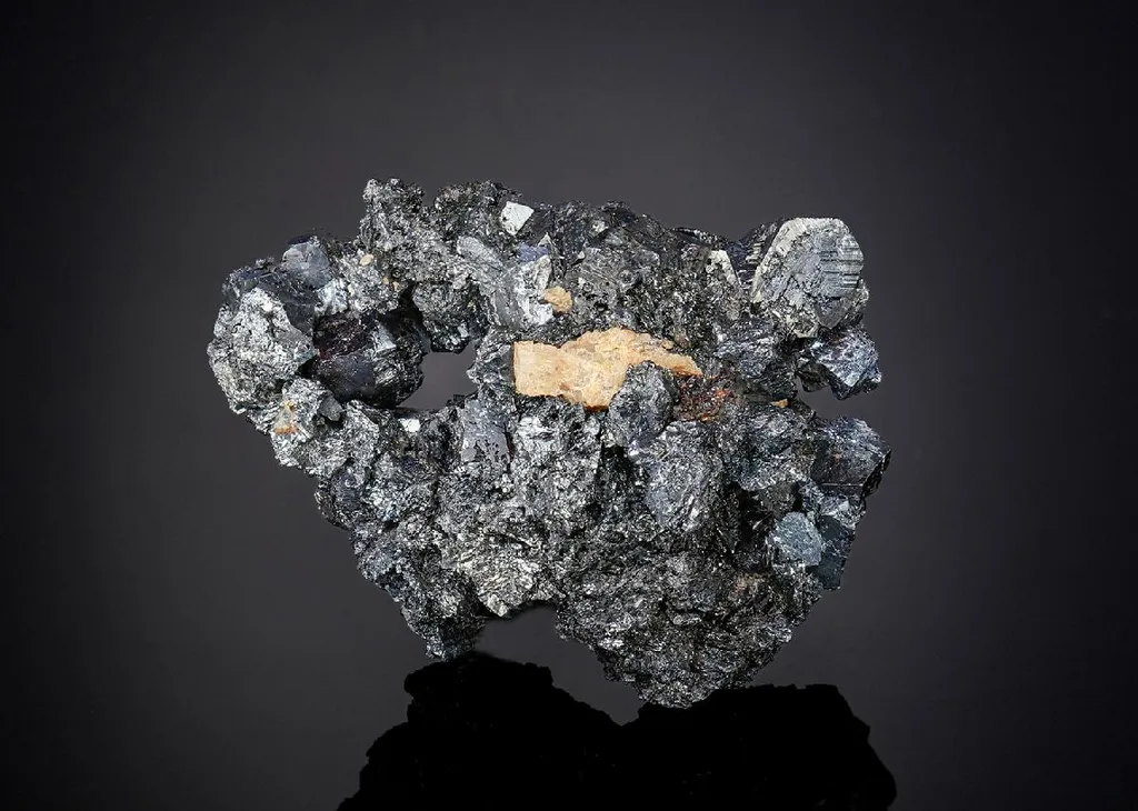 Stephanite on PYRAGYRITE