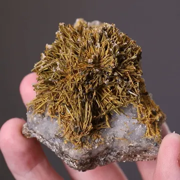 Stibiconite on Stibnite