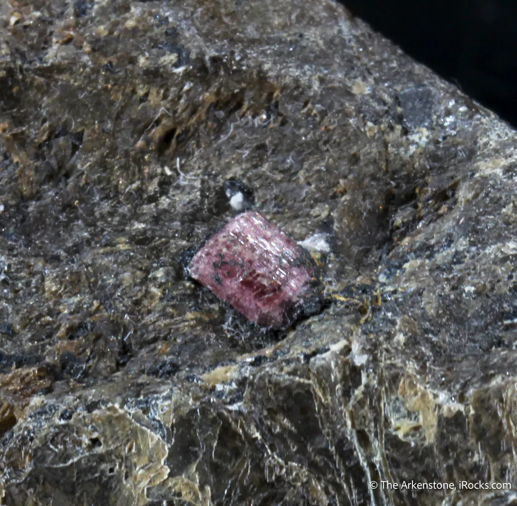 Stibiotantalite with Tantalite-(Mn) - image 4