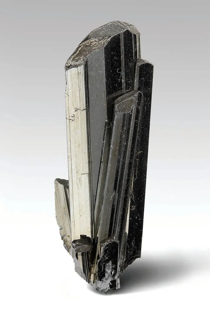 Stibnite image