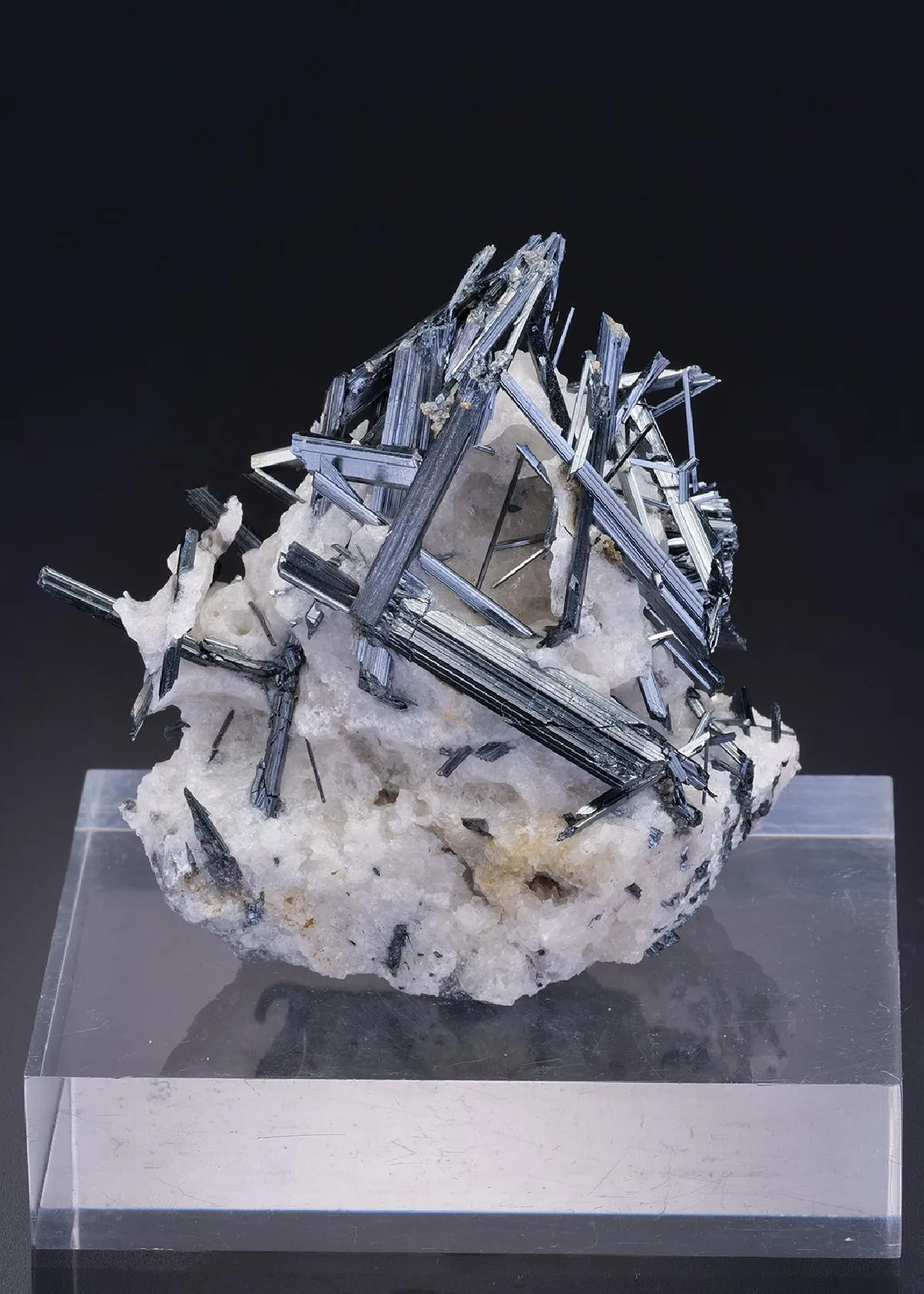 Stibnite in Calcite - image 1