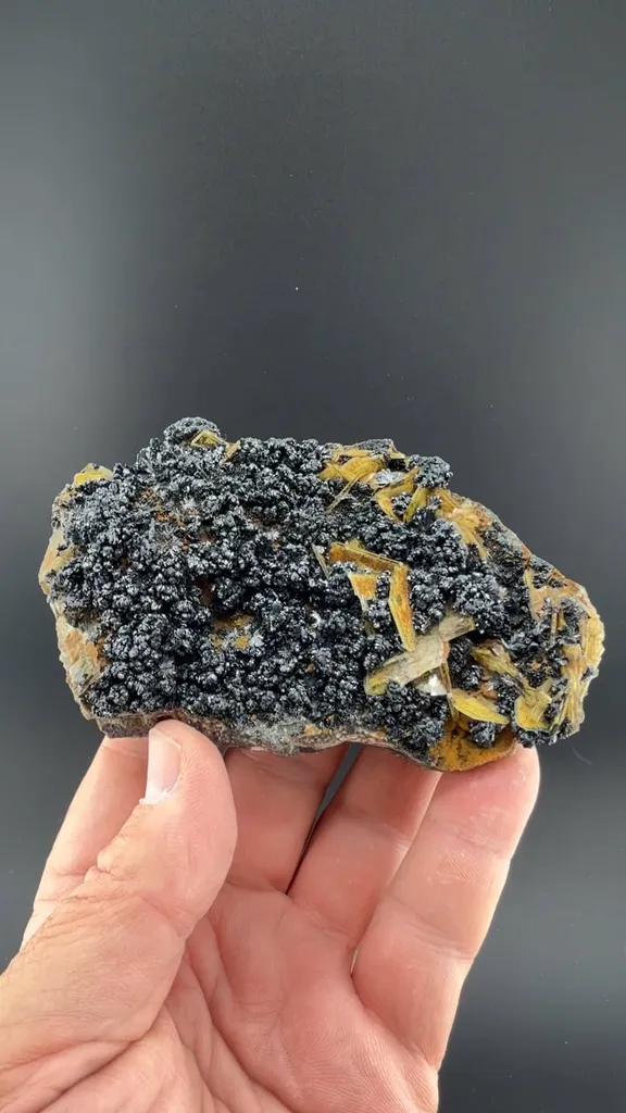 Stibnite on Barite image