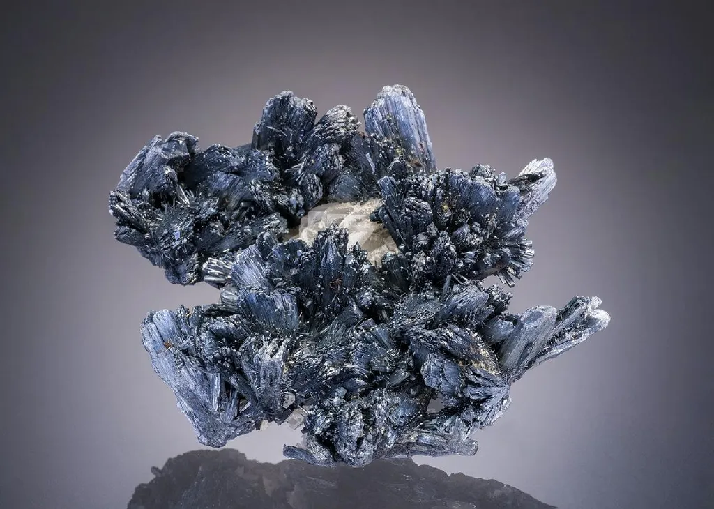 Stibnite on Baryte image