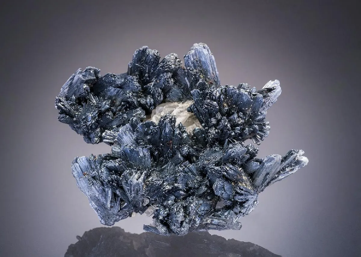 Stibnite on Baryte - image 1