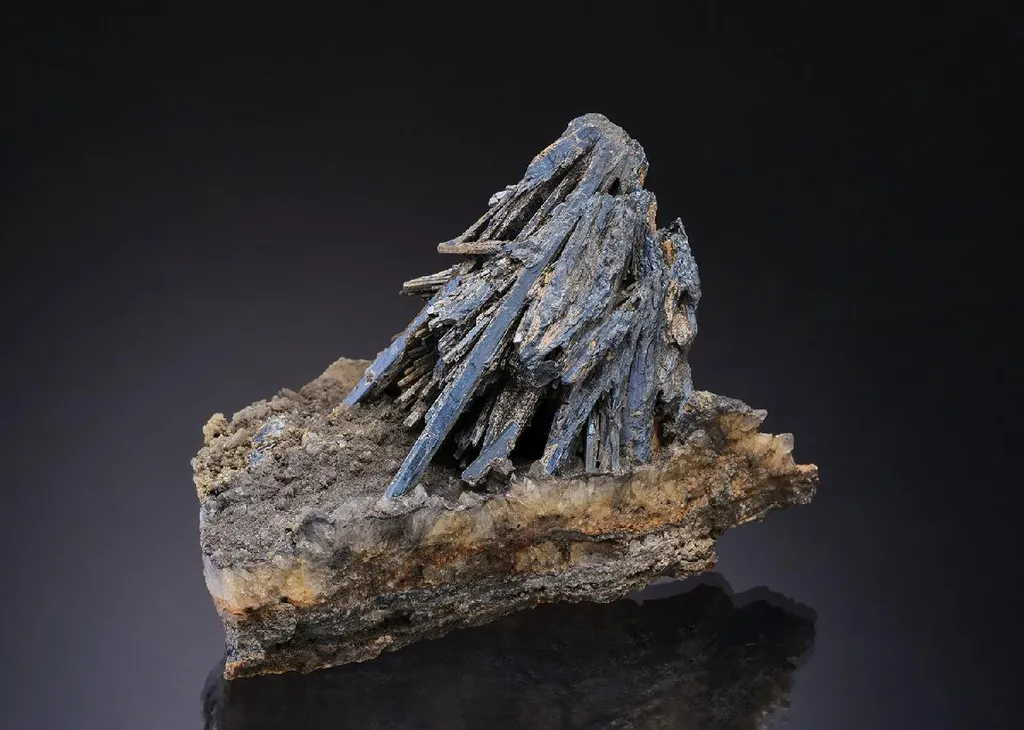 Stibnite on Quartz image