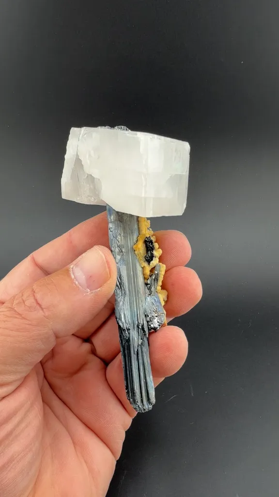 Stibnite with Barite image