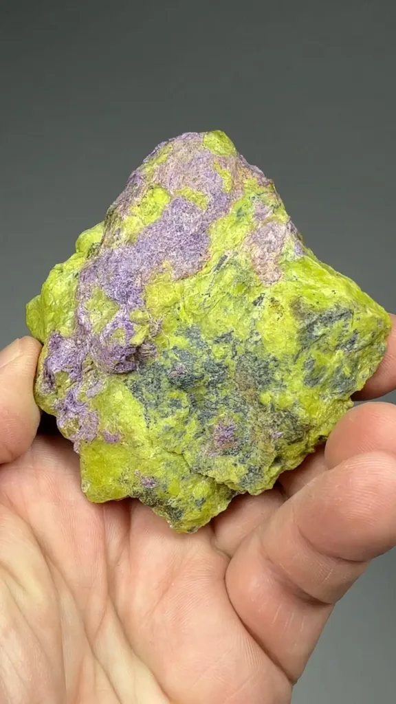 Stichtite - image 2