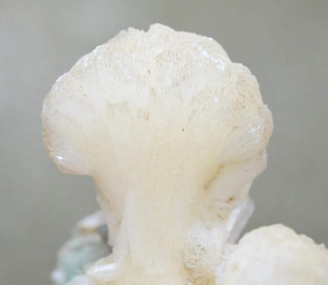 Stilbite - 152 grams - Poonah, India - image 2
