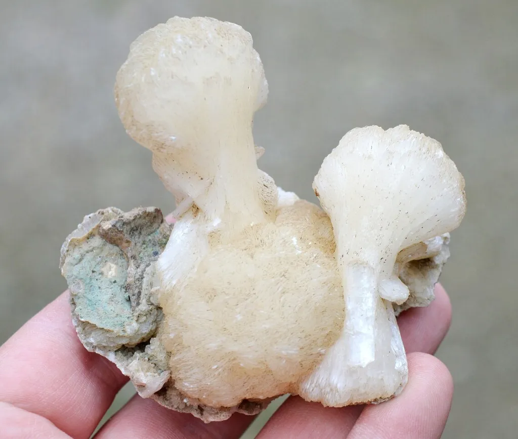 Stilbite - 152 grams - Poonah, India image