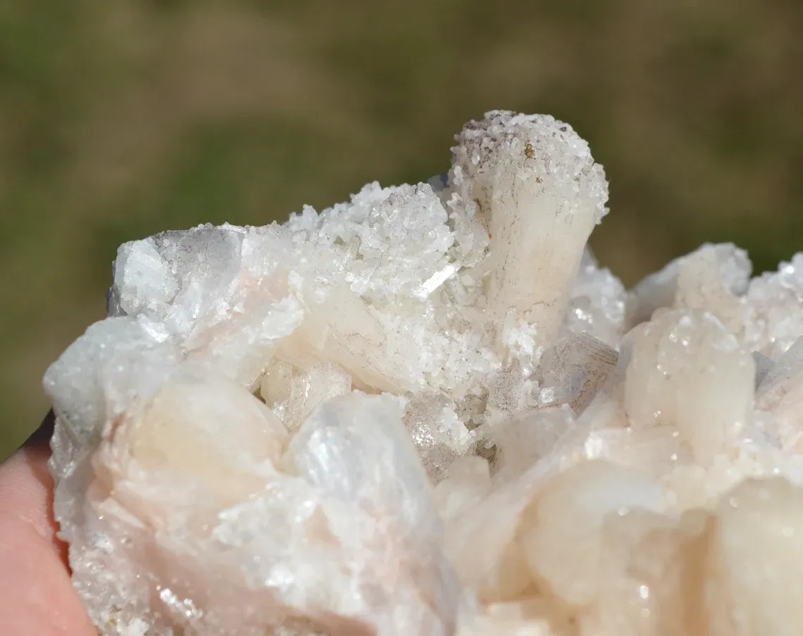 Stilbite 621 grams - Jalgaon District, Maharashtra, India - image 3