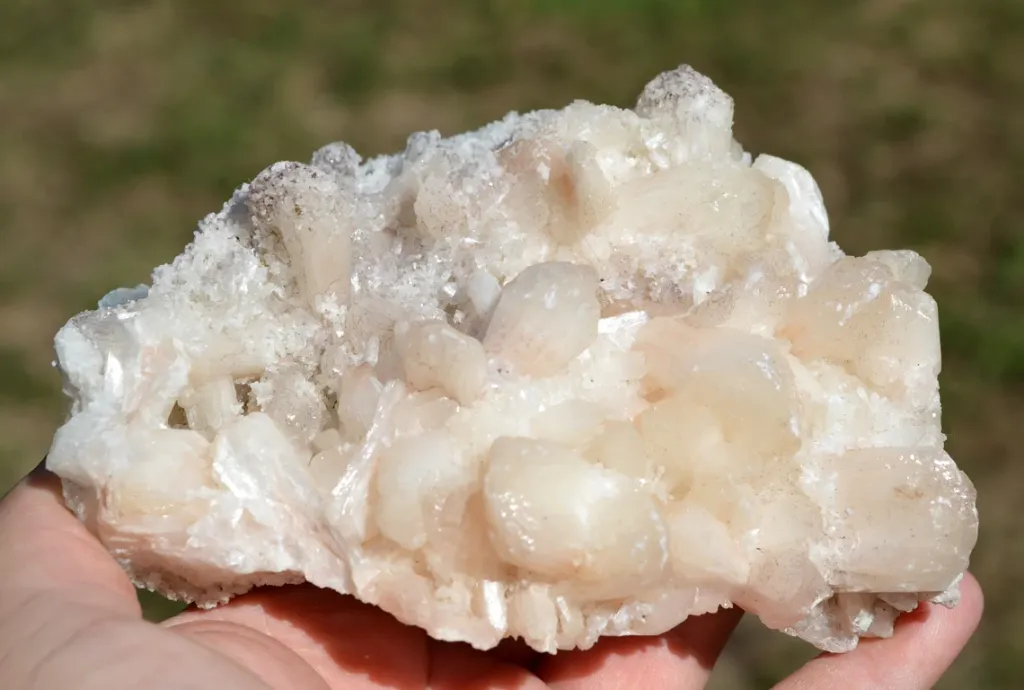 Stilbite 621 grams - Jalgaon District, Maharashtra, India image