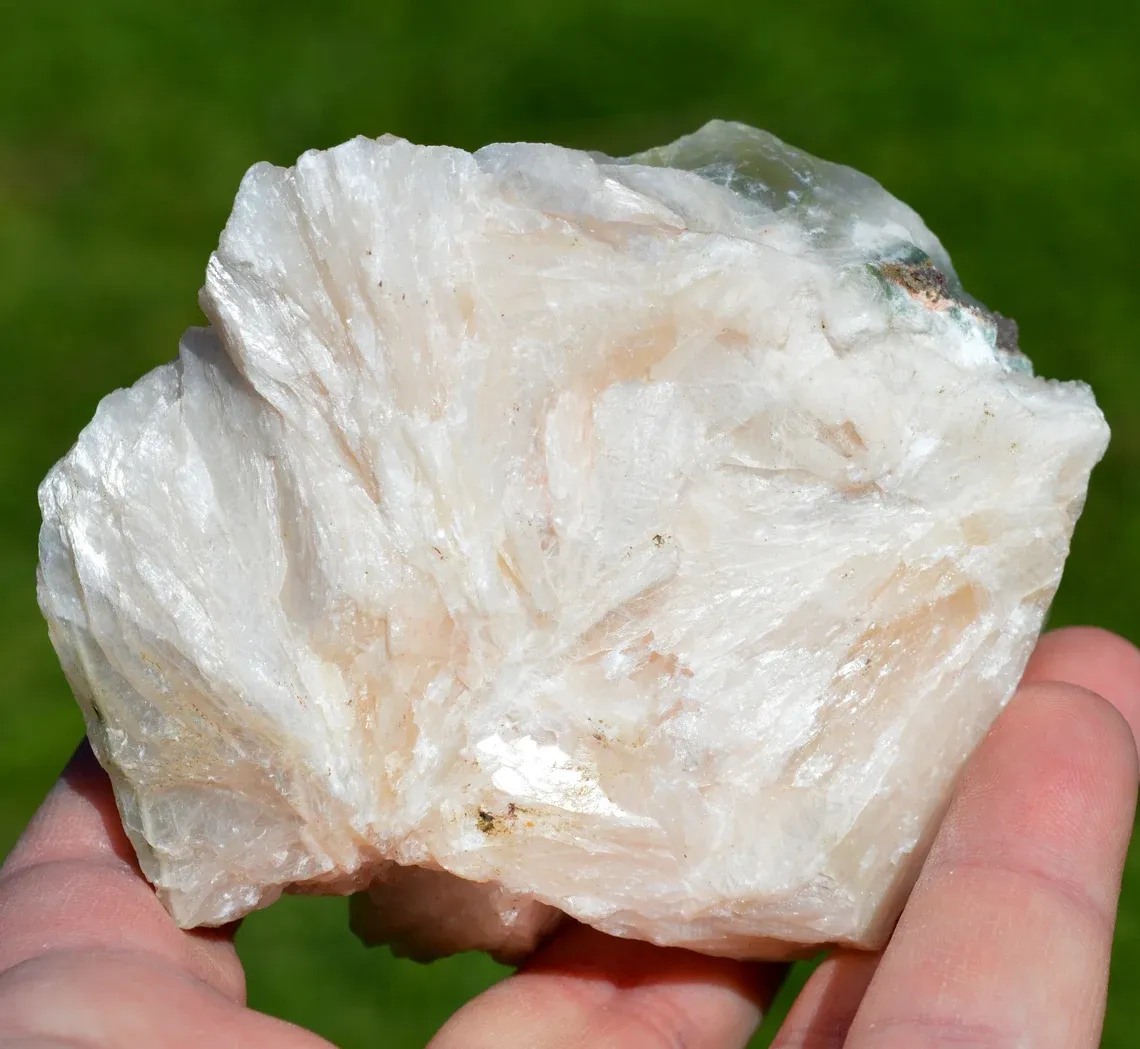 Stilbite and Apophyllite 410 grams - Pune District, Maharashtra, India - image 3