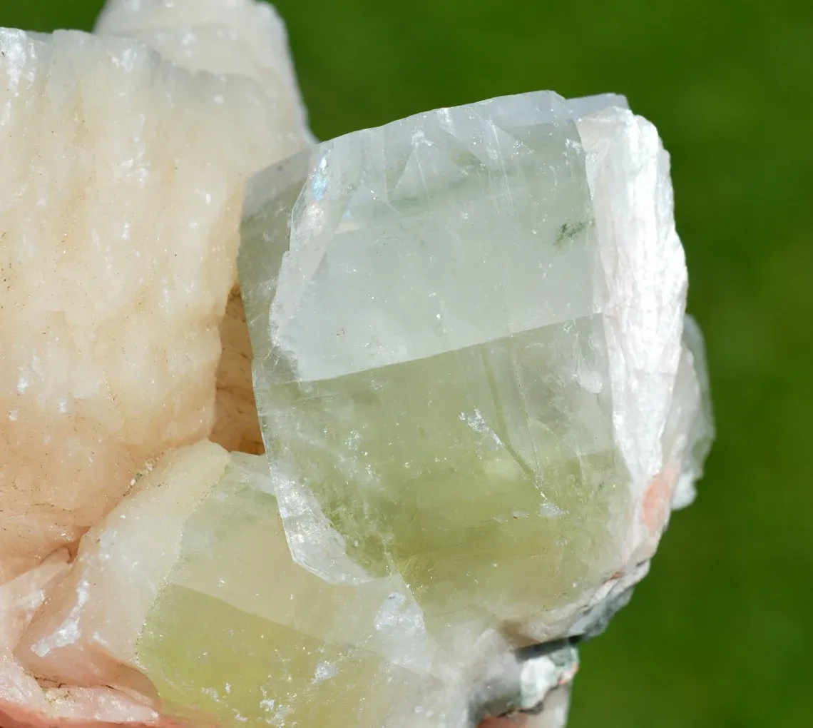 Stilbite and Apophyllite 410 grams - Pune District, Maharashtra, India - image 2