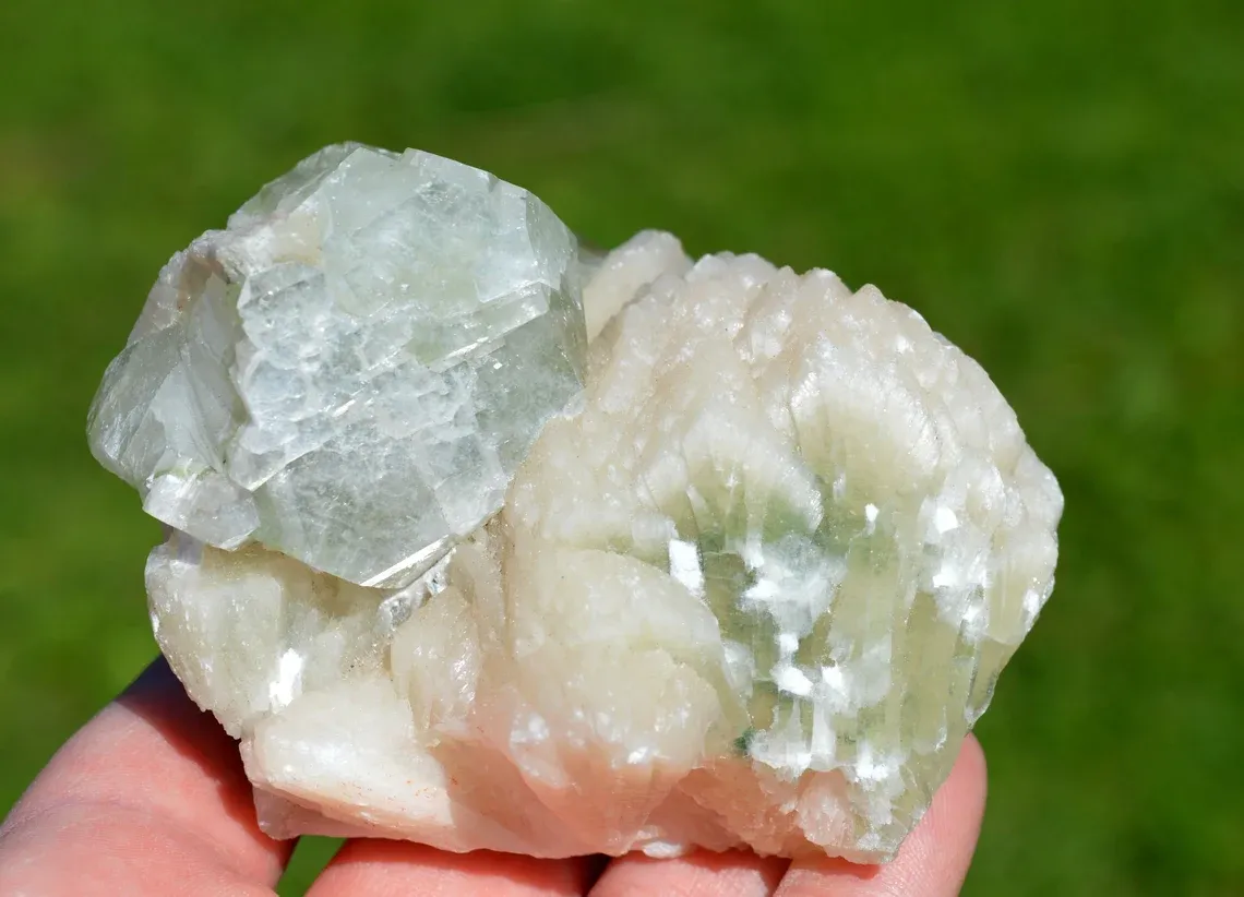 Stilbite and Apophyllite 410 grams - Pune District, Maharashtra, India - image 5