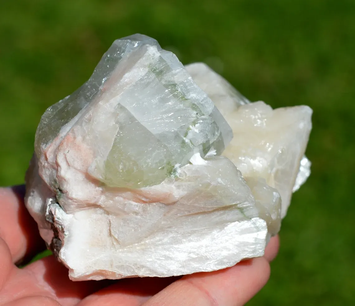 Stilbite and Apophyllite 410 grams - Pune District, Maharashtra, India - image 7