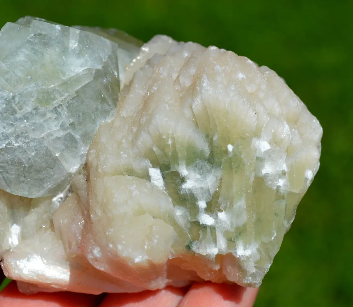 Stilbite and Apophyllite 410 grams - Pune District, Maharashtra, India - image 4