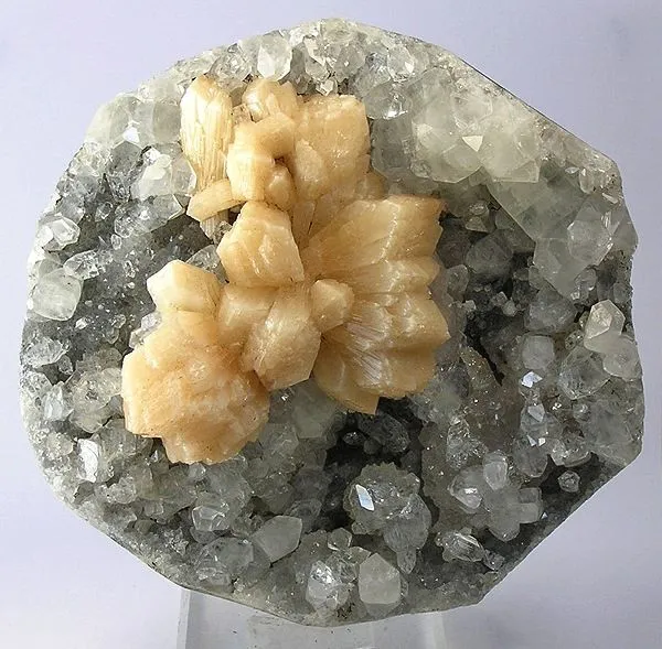 Stilbite-Ca, Apophyllite-(Kf) image