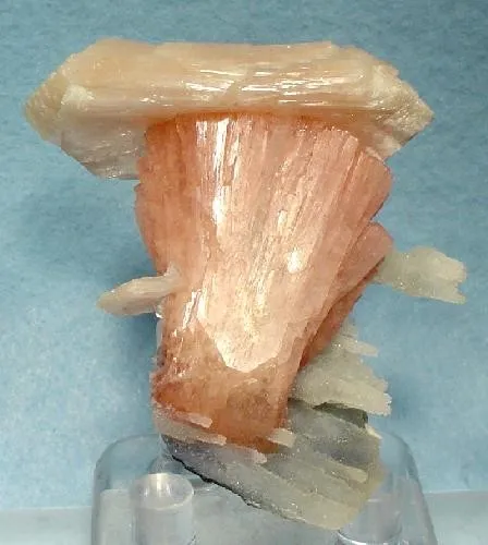 Stilbite-Ca, Heulandite, Quartz (Var: Chalcedony) image