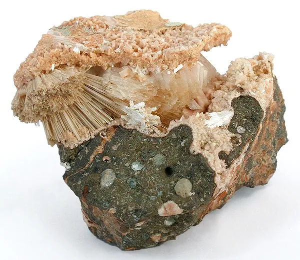 Stilbite-Ca, Natrolite, Laumontite, Heulandite-Ca image