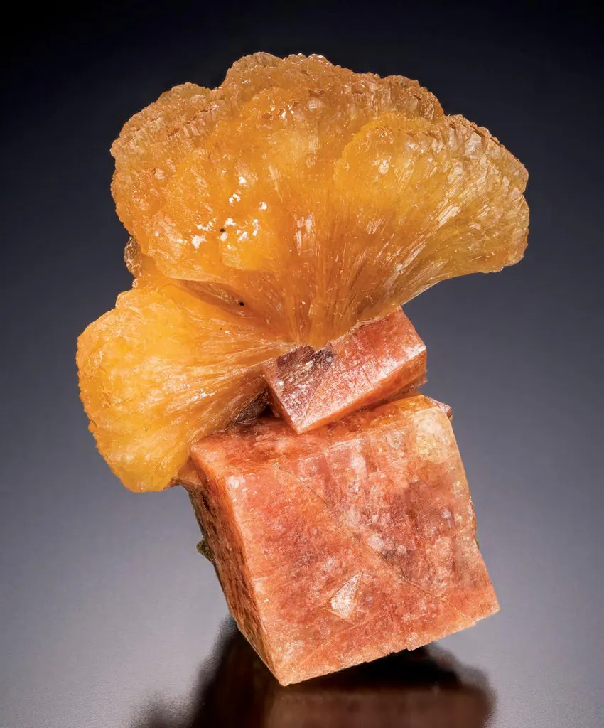 Stilbite, Chabazite image