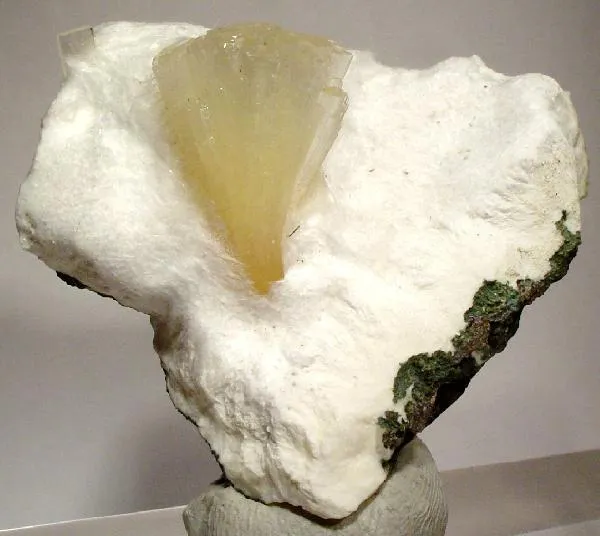 Stilbite, Okenite image