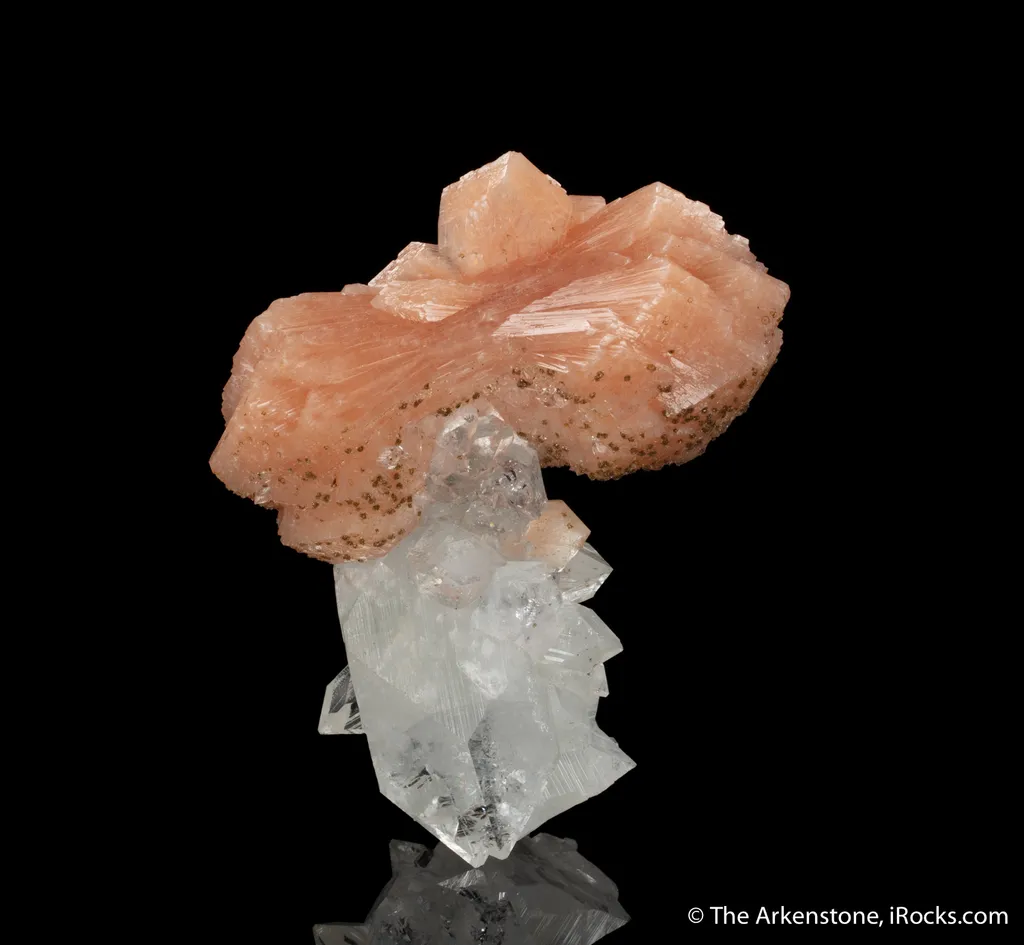 Stilbite on Fluorapophyllite image