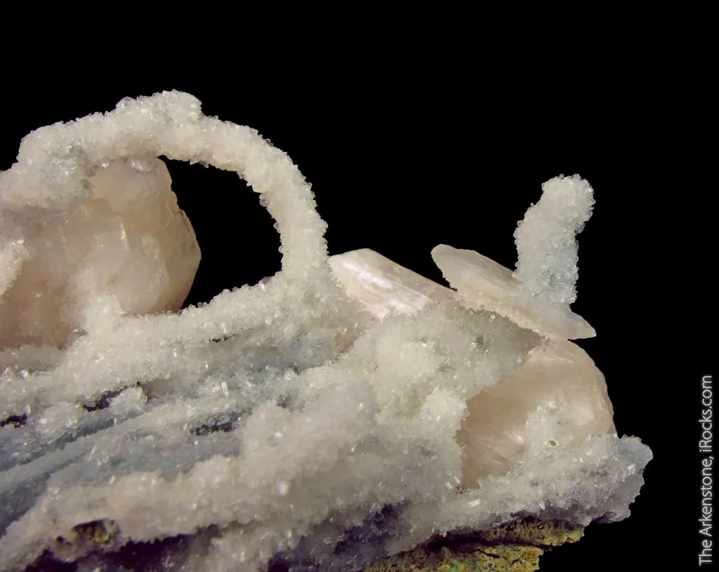 Stilbite on Quartz - image 4