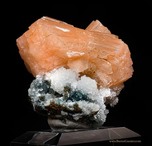 Stilbite on Quartz - image 3