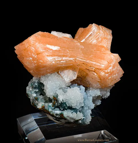 Stilbite on Quartz image