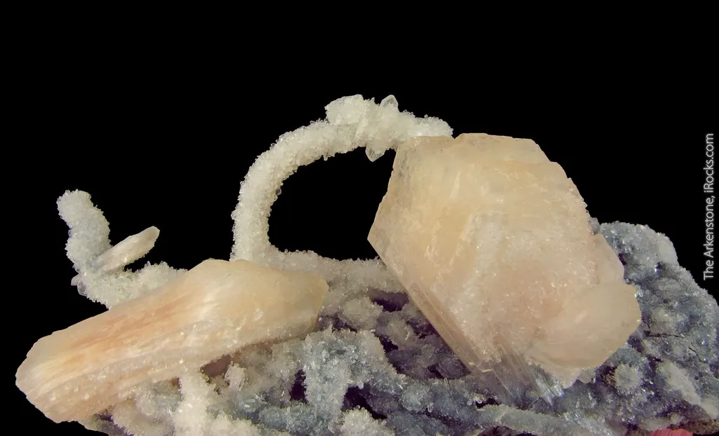 Stilbite on Quartz image