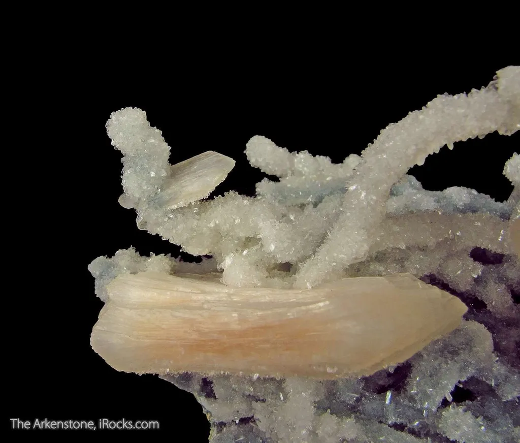 Stilbite on Quartz - image 6