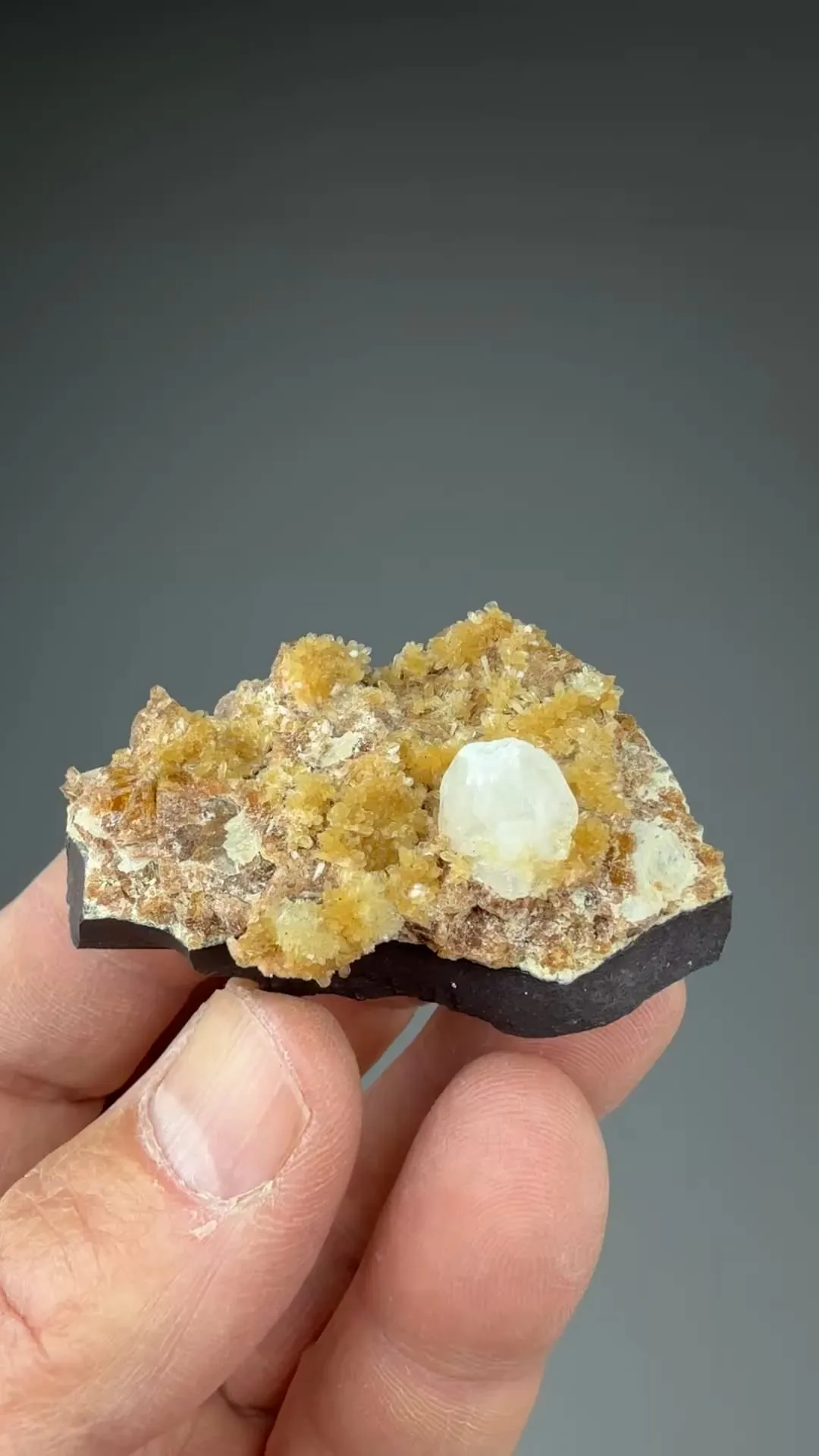 Stilbite-Stellerite with Calcite - image 2